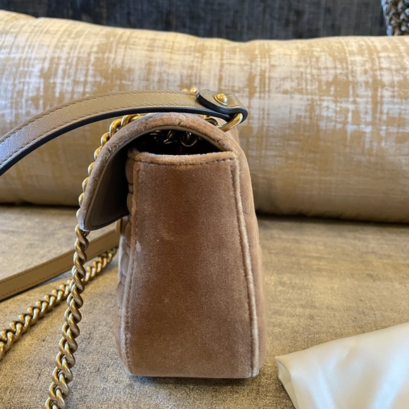 Gucci marmont small Gg matelasse shoulder bag. - Picture 6 of 15